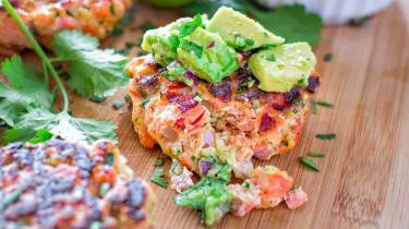 Lososové karbanátky s avokádem